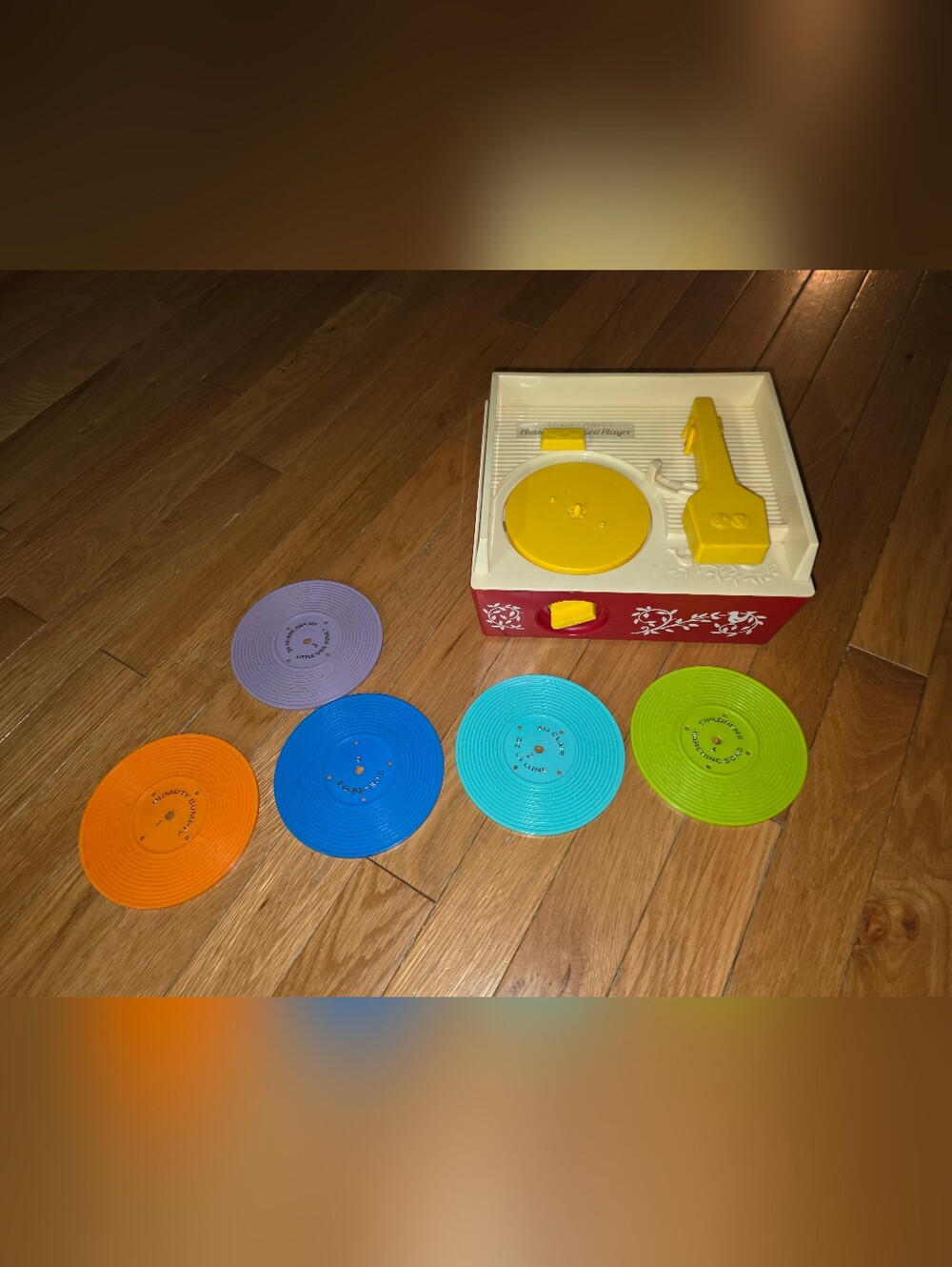 FISHER PRICE Kids Record Player Toy & MUSIC Discs 1971 DATED HURRY WATCH VIDEO!